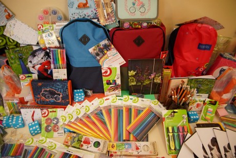 Jótékonysági tanszergyűjtés augusztus 18-ig a Gárdonyi Művház, az Alba Bástya és az Adypapír összefogásával